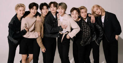 STRAY KIDS